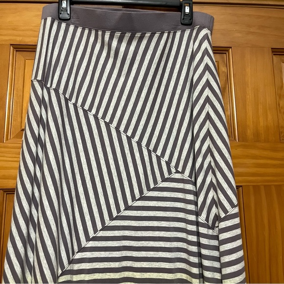Calvin Klein Performance Gray/Yellow Striped Maxi Skirt Size Large NWT - Picture 4 of 12
